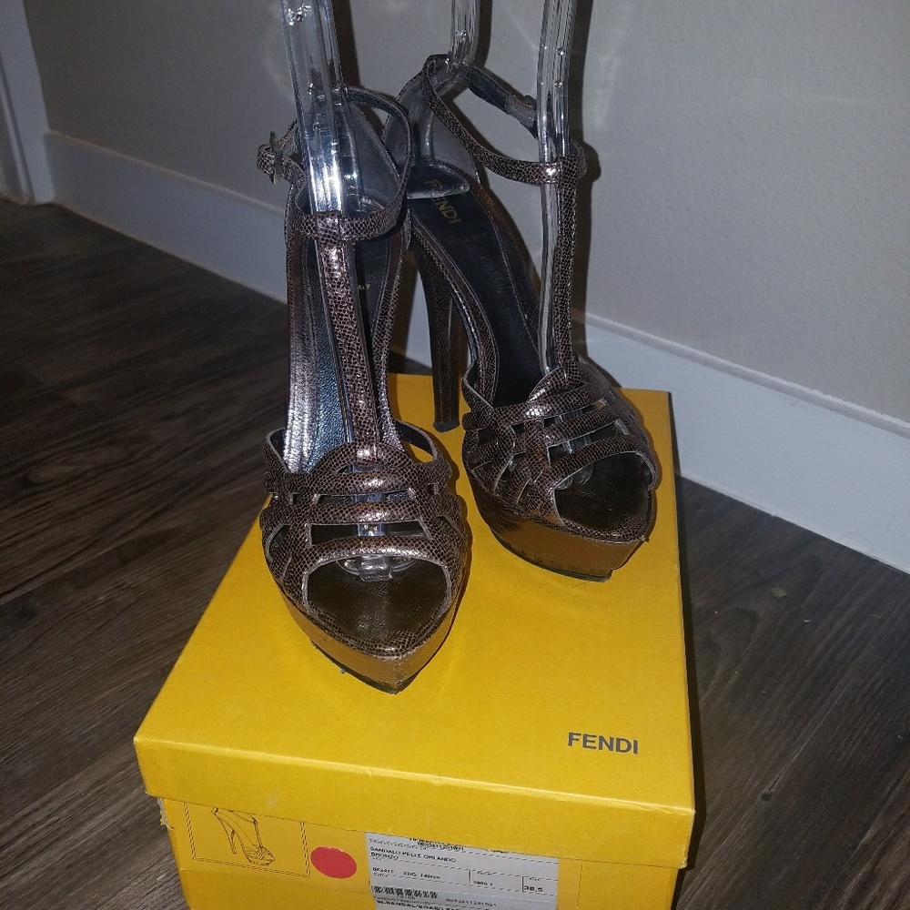 Fendi Pelle Orlando Sandals